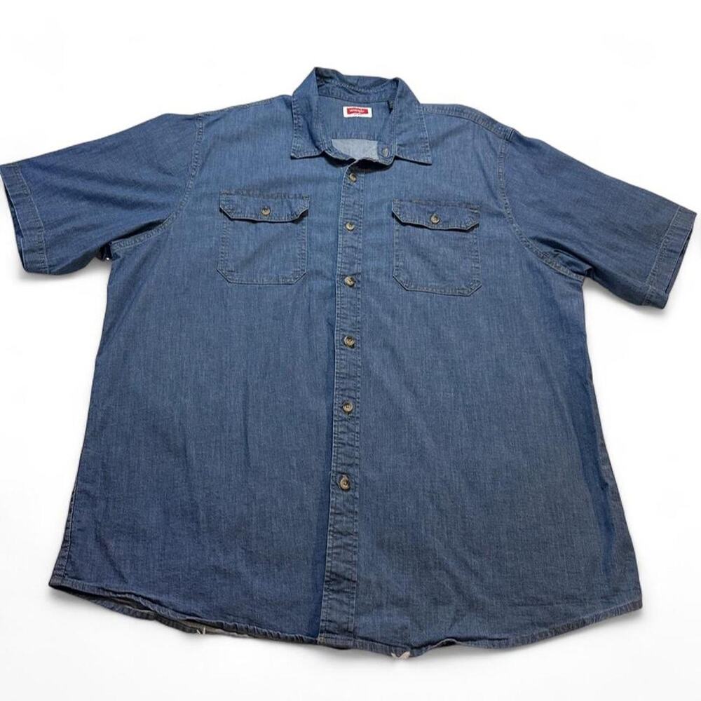 Classic wrangler chambray shirt featuring